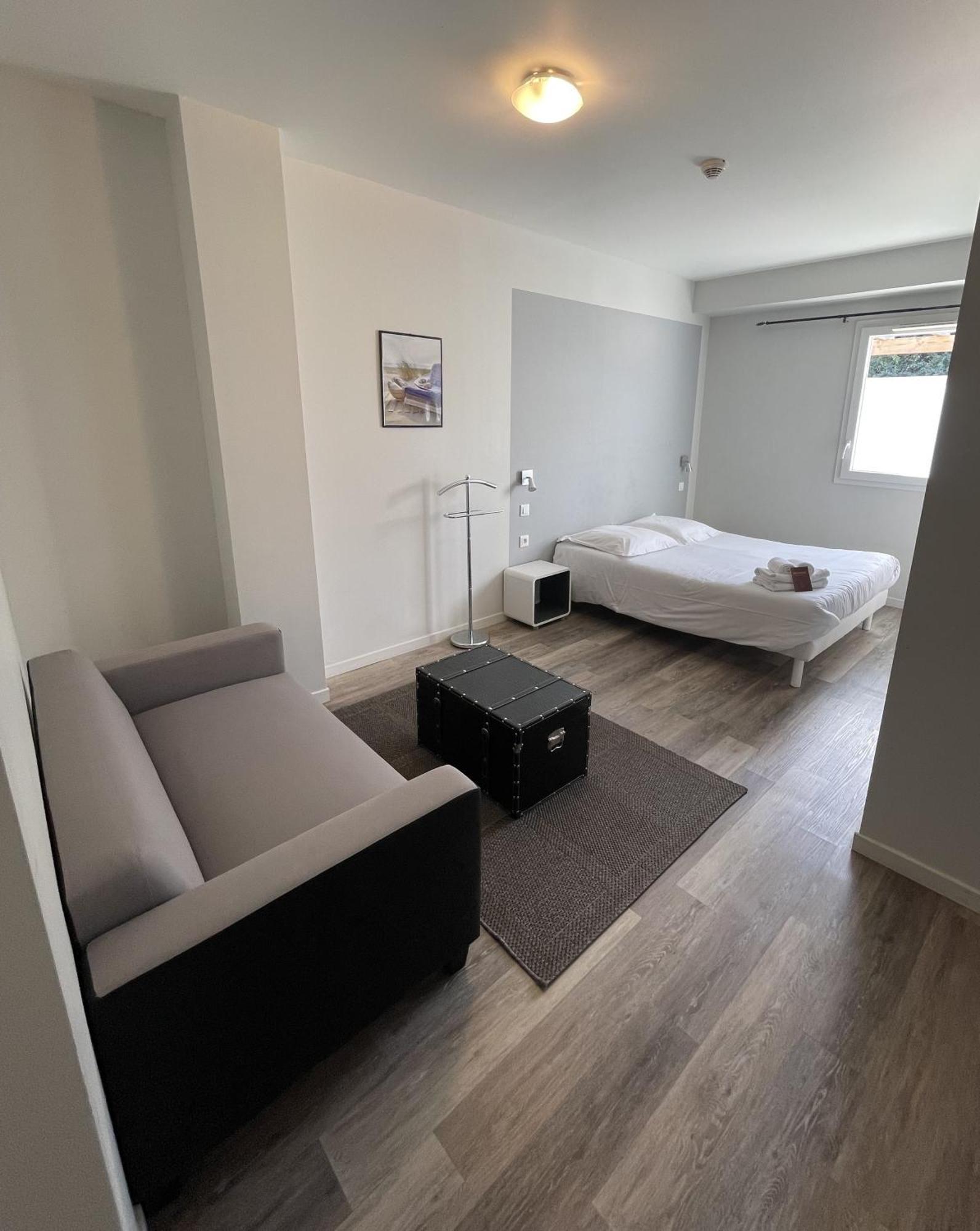 Hotel Nemo Aeroport De Pau - Kb Hotel Group Sauvagnon Eksteriør bilde